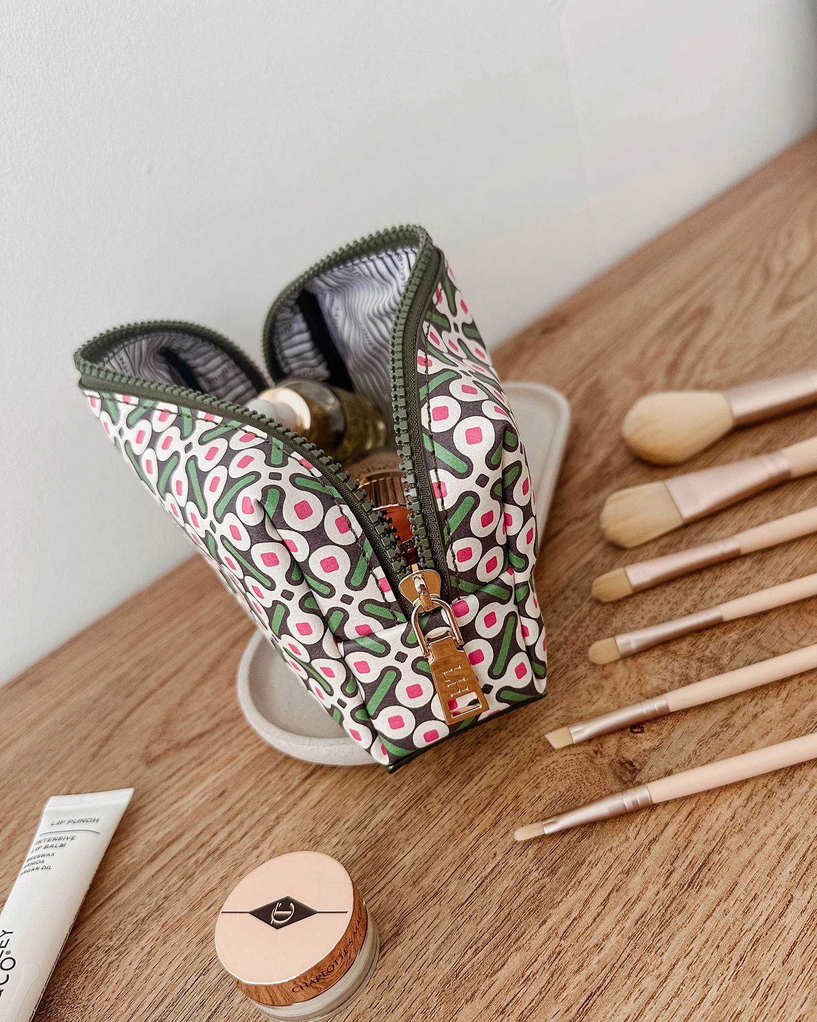 Brianna Makeup Bag - Retro Olive - Image 8